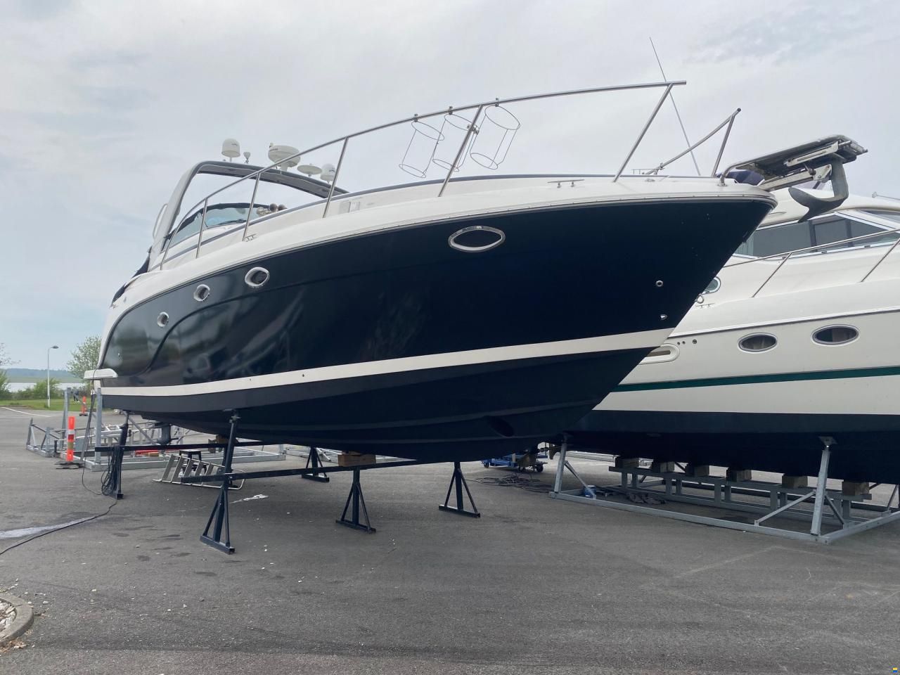 Rinker 360 Fiesta Vee