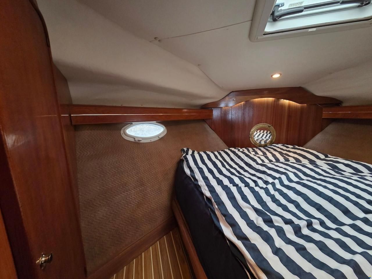Rinker 360 Fiesta Vee