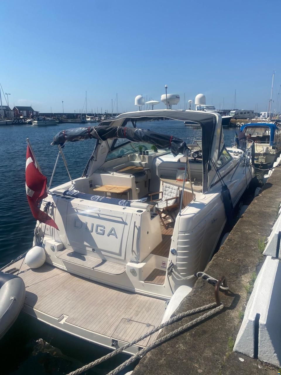 Rinker 360 Fiesta Vee