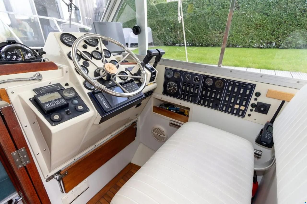 Bertram 26 HT