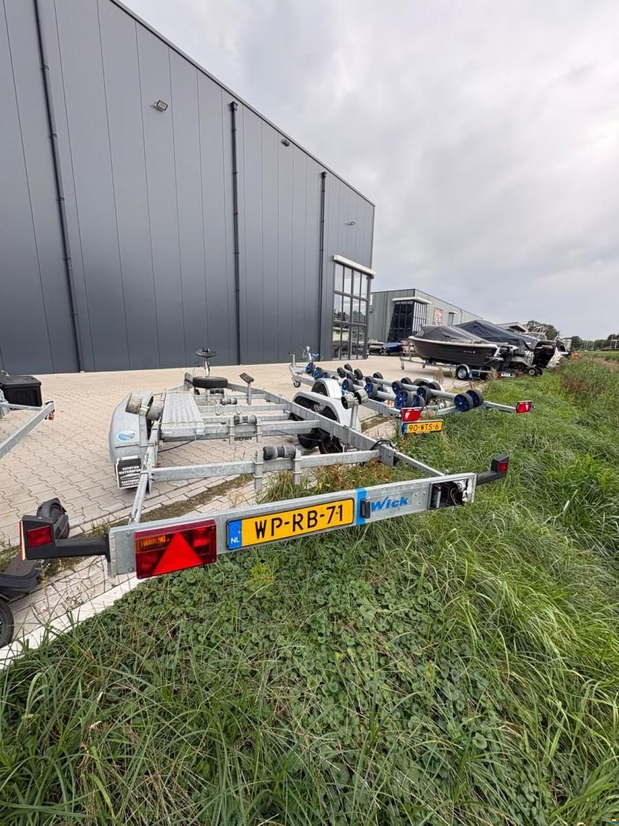 Marlin trailier 2200