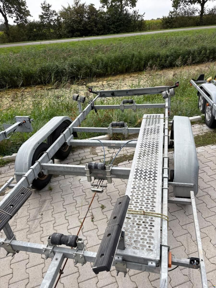 Marlin trailier 2200