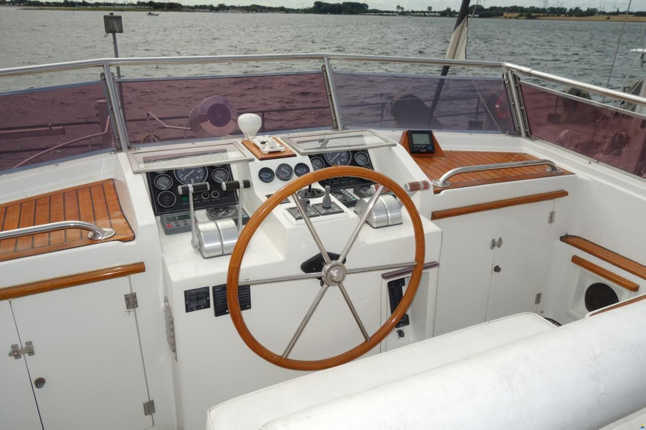 AMS Marine Trawler 420