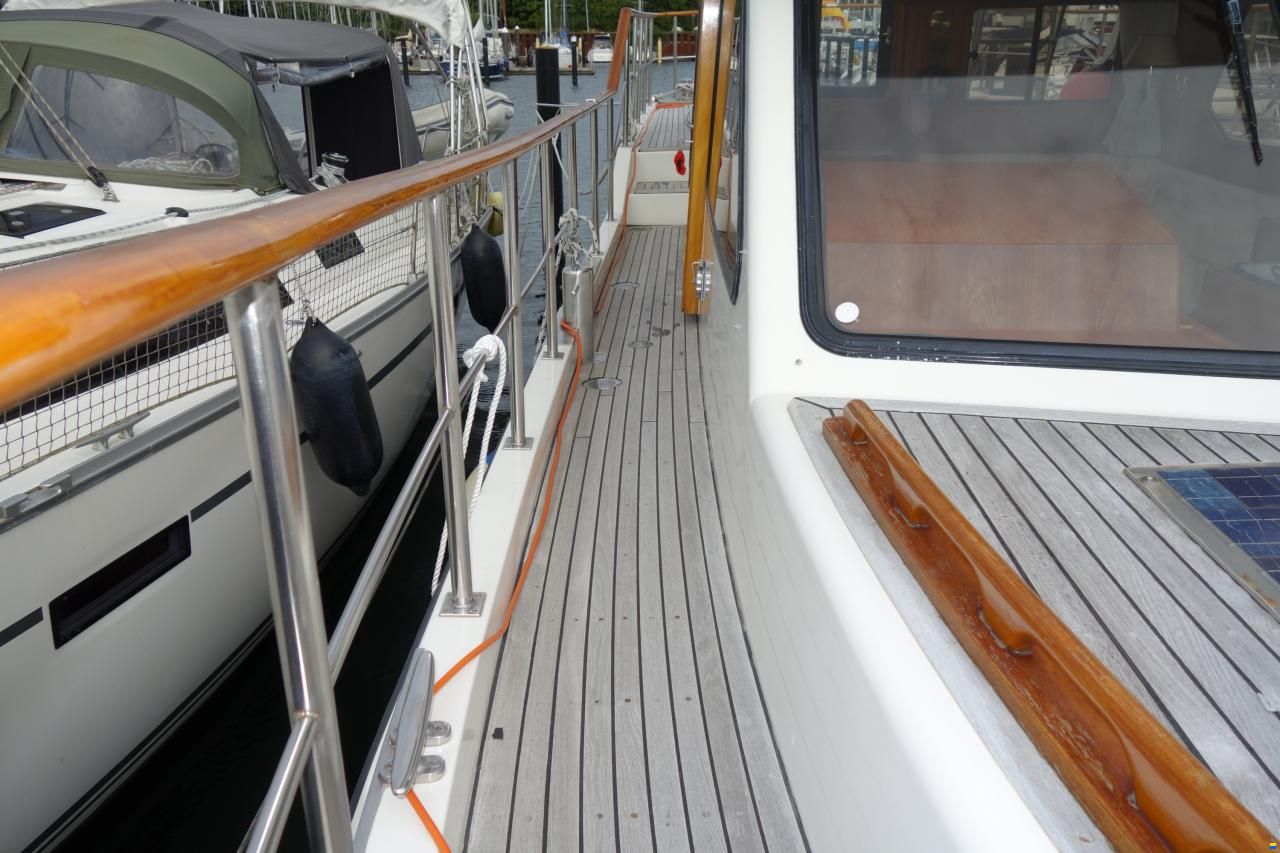 AMS Marine Trawler 420