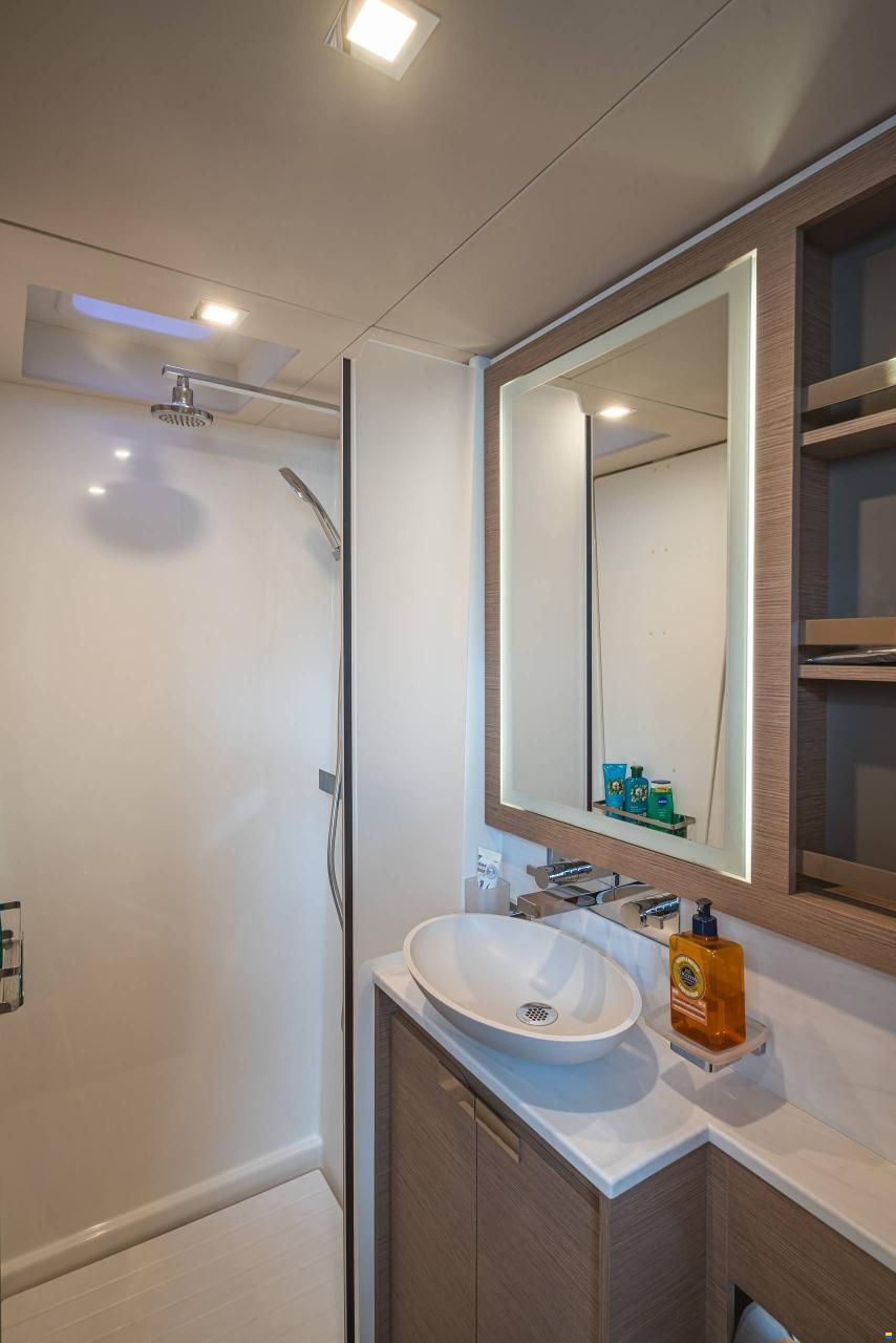 Fountaine-Pajot Power 67