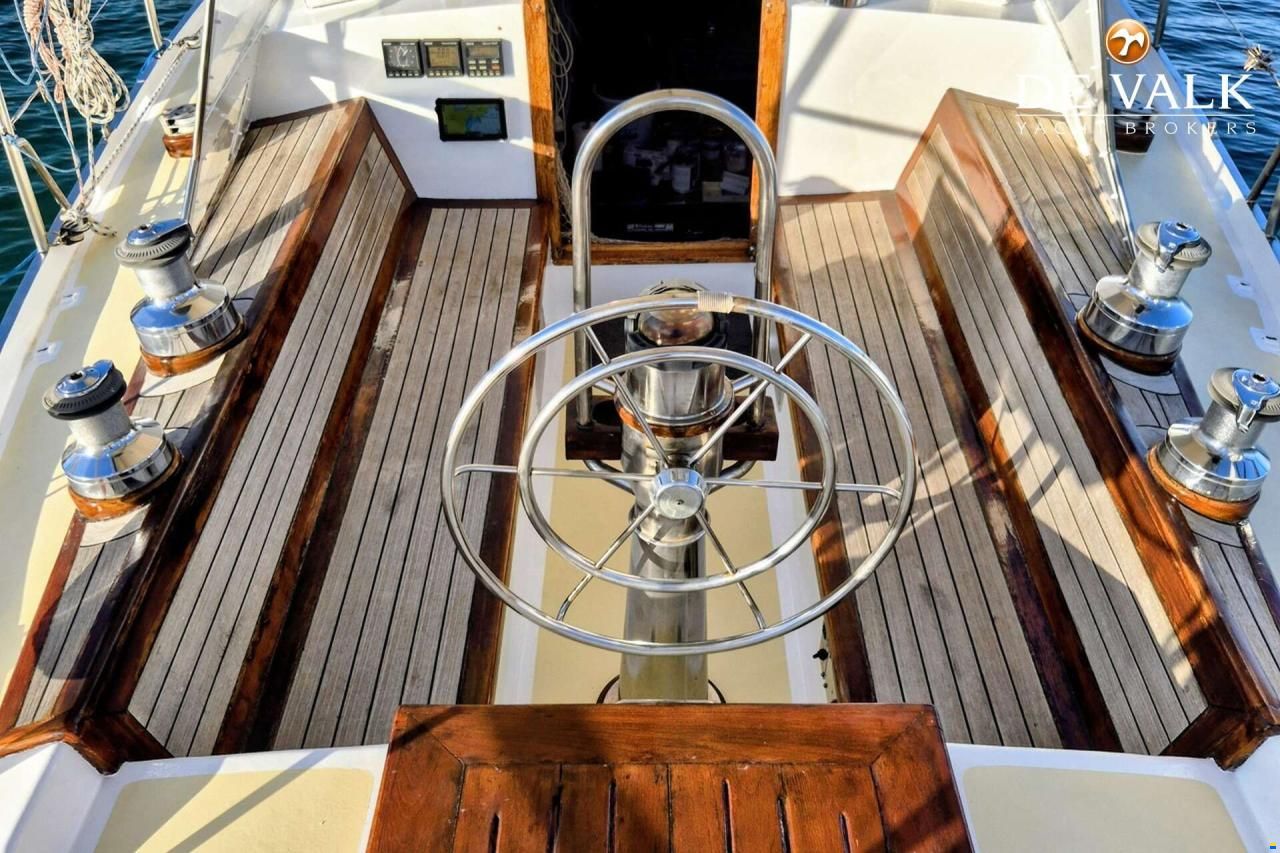 Brown Bluewater 49