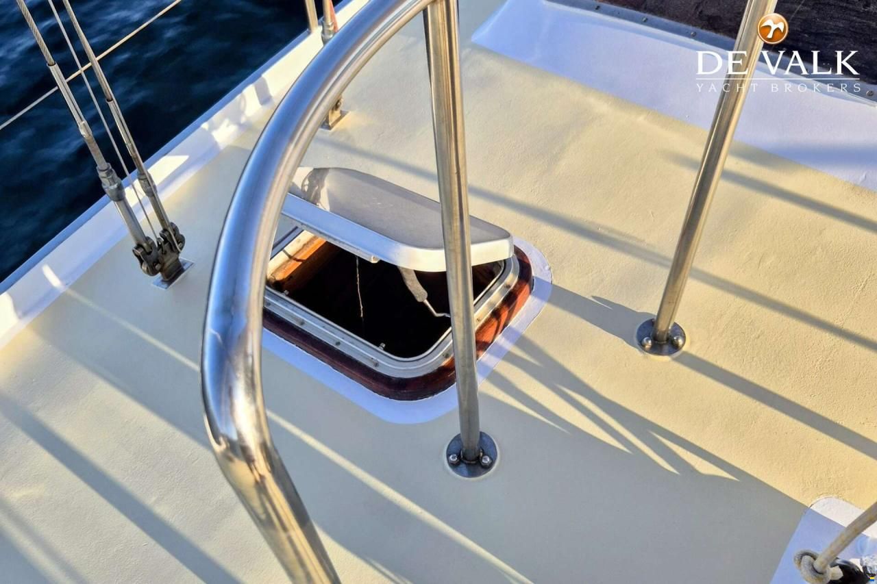 Brown Bluewater 49