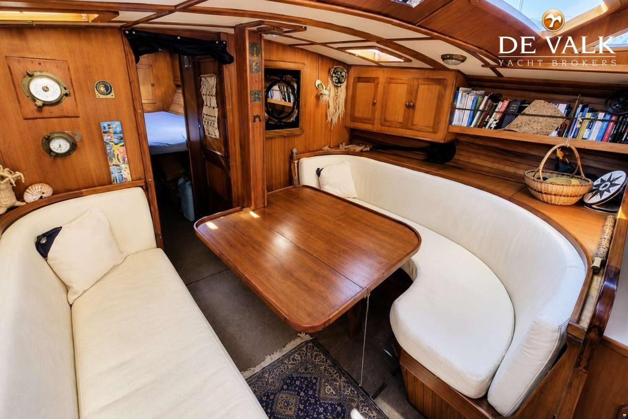 Brown Bluewater 49