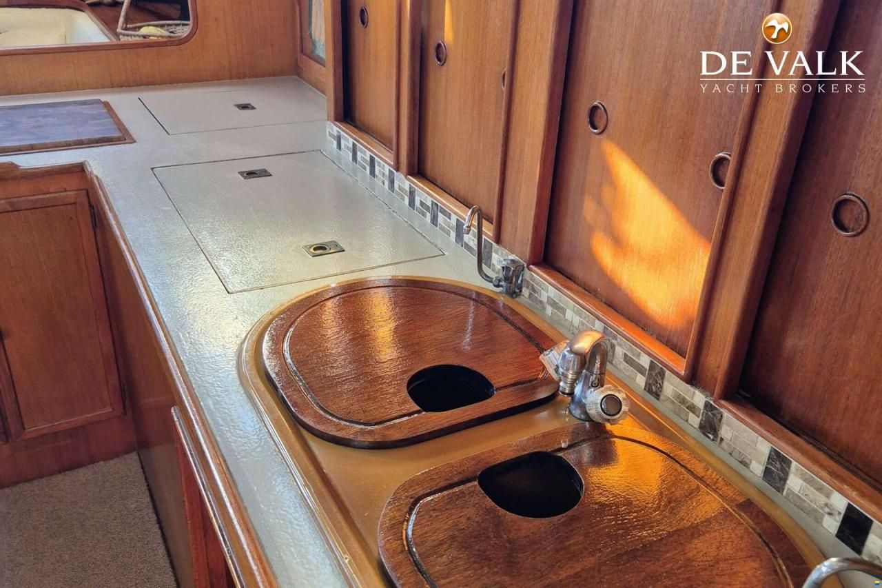 Brown Bluewater 49