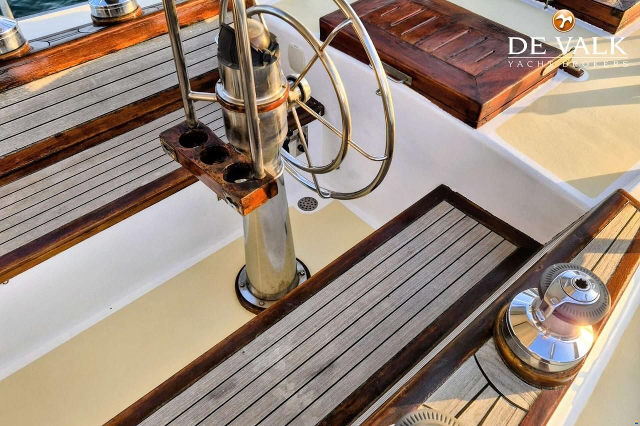Brown Bluewater 49