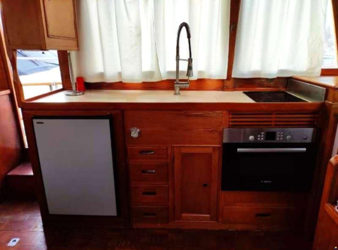 Grand Banks Classic 42 trawler yacht in