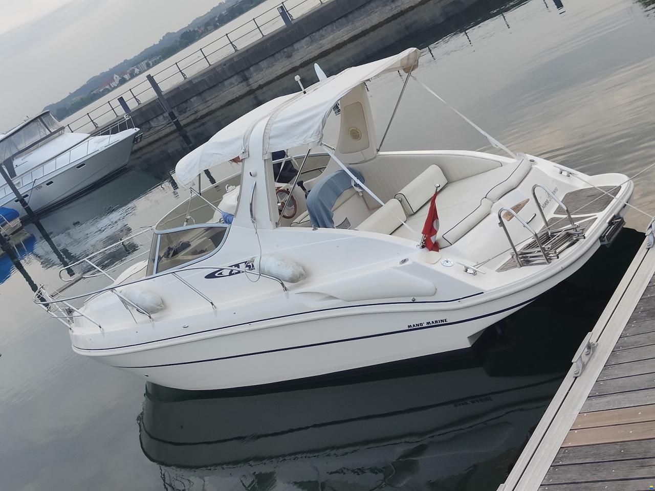 Man&ograve; 23.5 Cabin