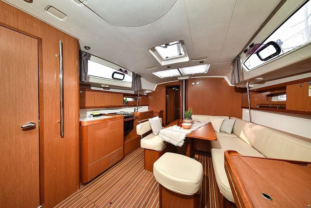 Beneteau Oceanis 43