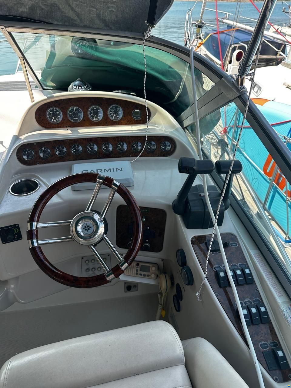Regal 292 Commodore