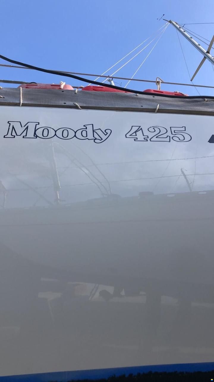 Moody 425
