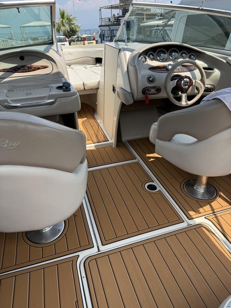 Sea Ray 220 Select Bowrider