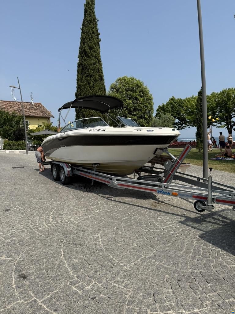 Sea Ray 220 Select Bowrider