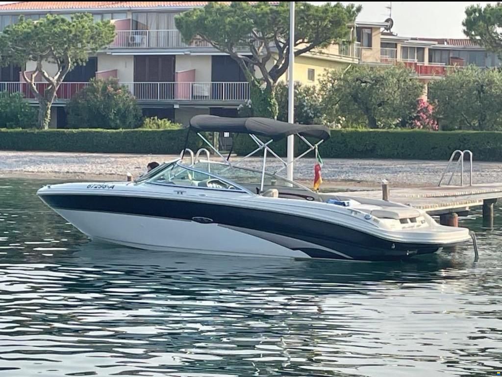 Sea Ray 220 Select Bowrider
