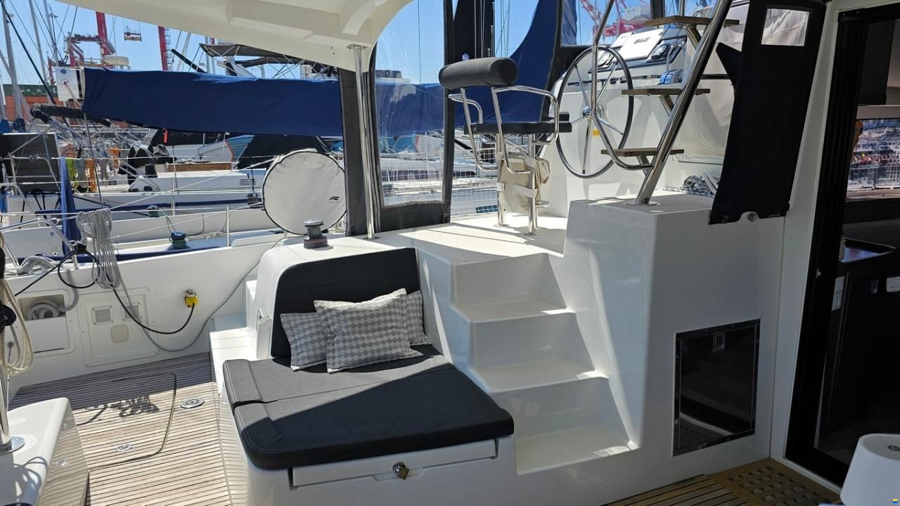 Lagoon 42