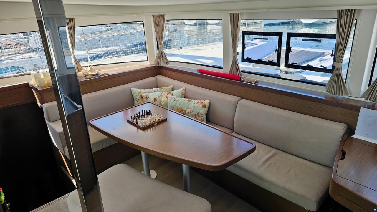 Lagoon 42