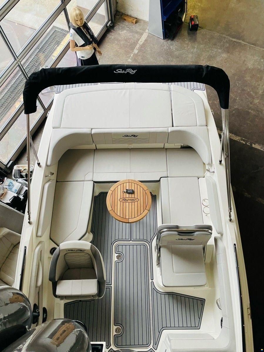 Sea Ray 210 SPX