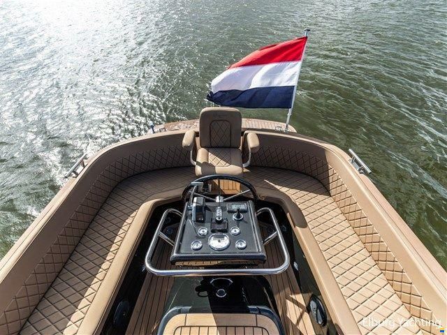 Waterspoor 717 Aviator