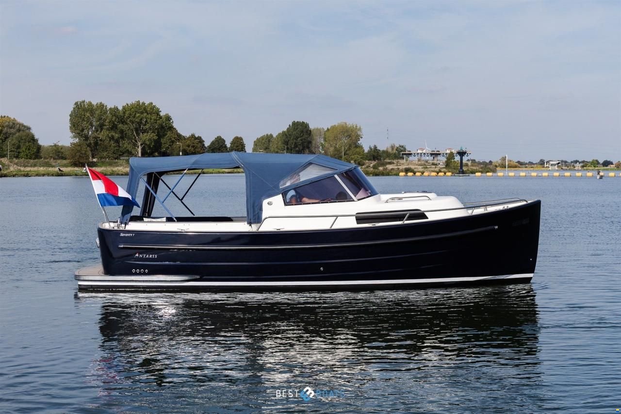 Antaris Seventy7 Cabin