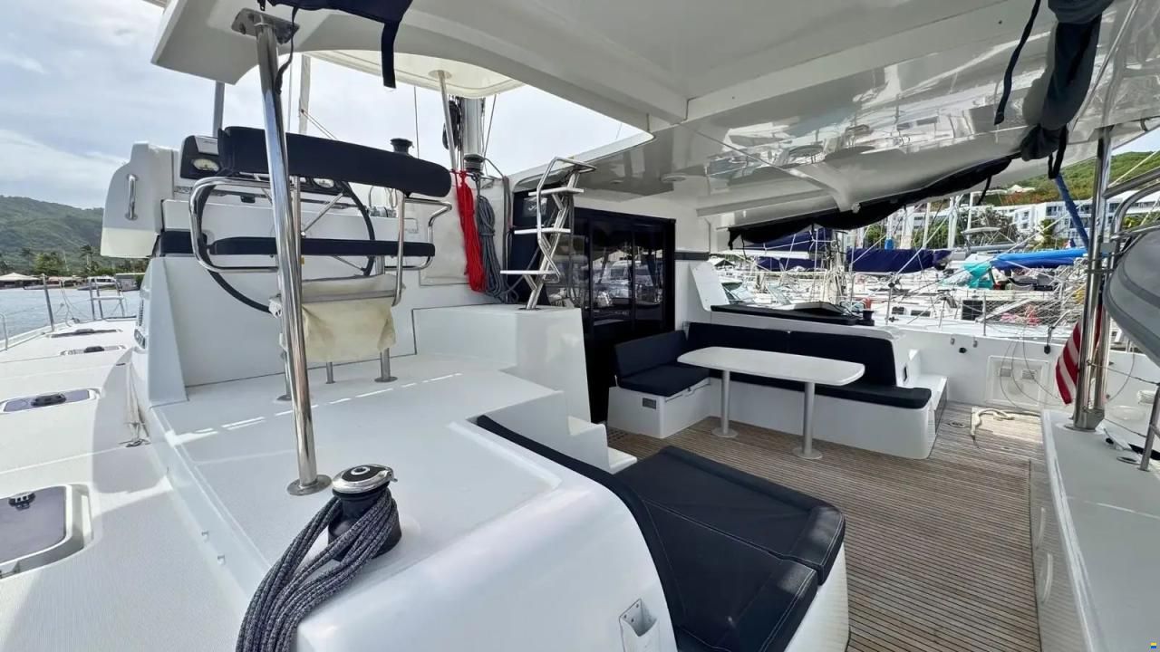Lagoon 42