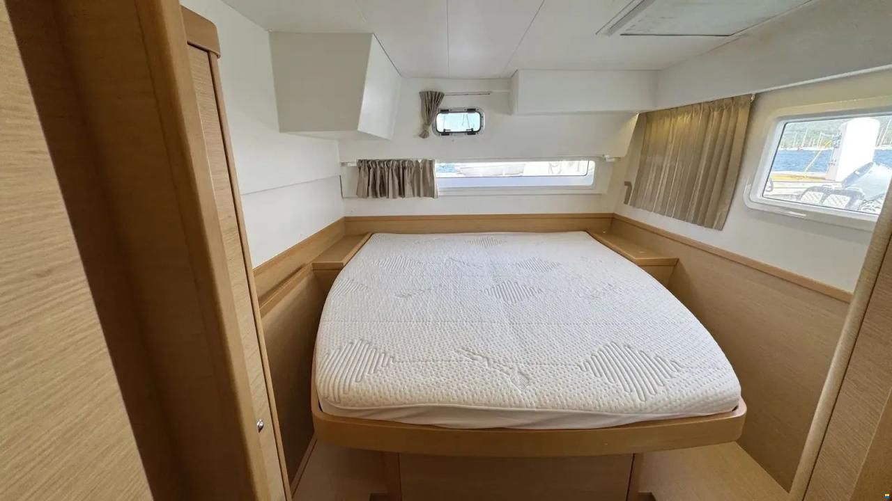 Lagoon 42