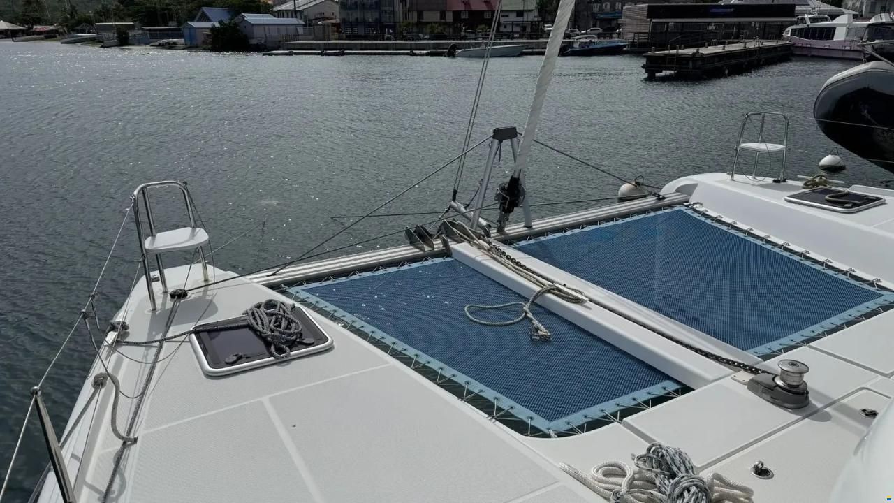 Lagoon 42