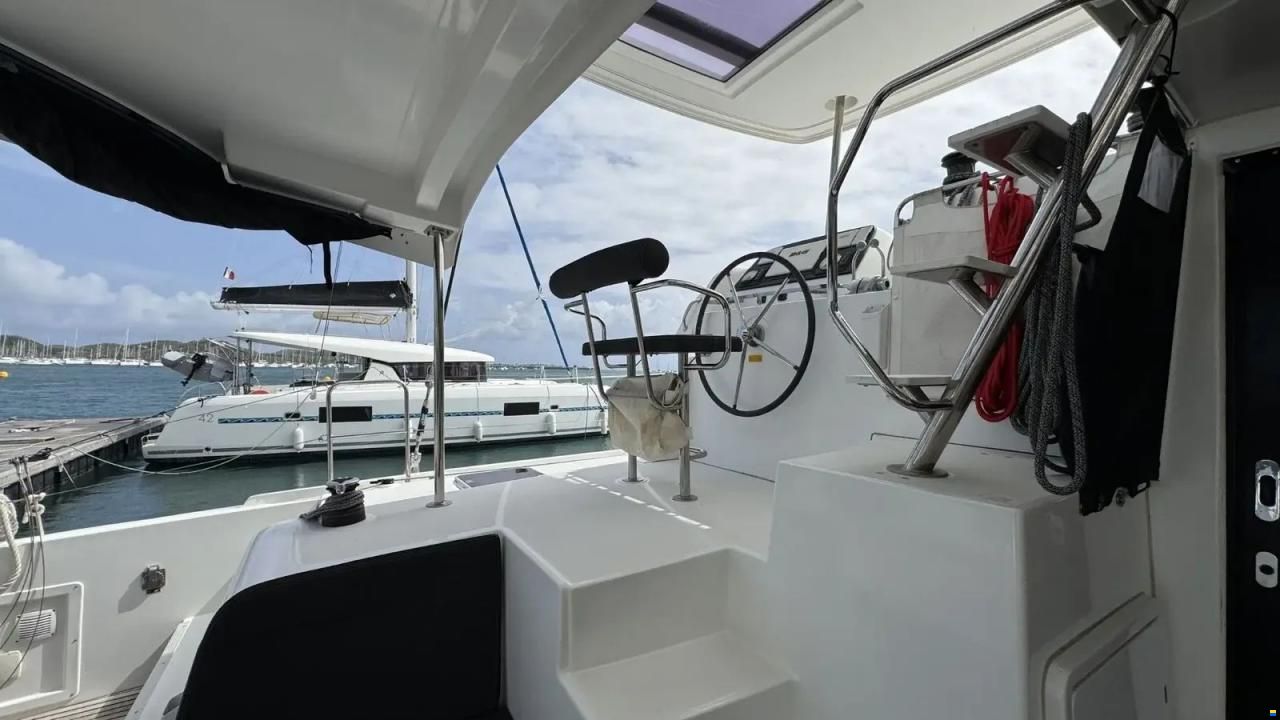 Lagoon 42