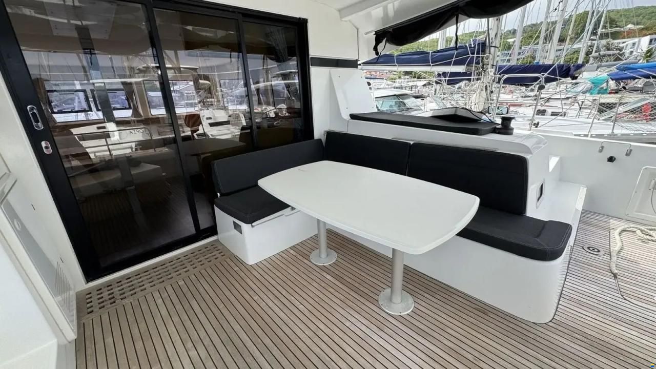 Lagoon 42