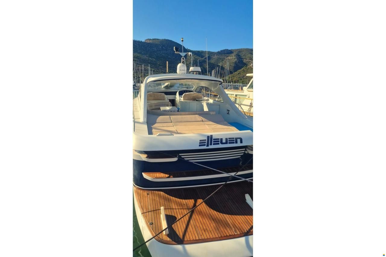 Pershing 65
