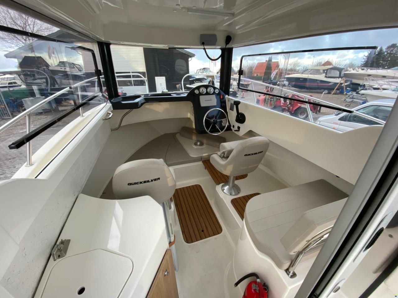 Quicksilver 675 Pilothouse