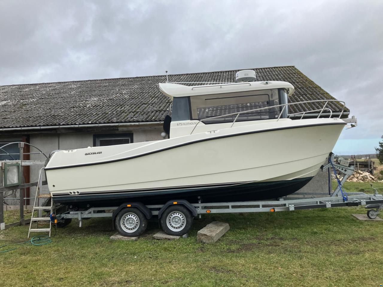 Quicksilver 675 Pilothouse