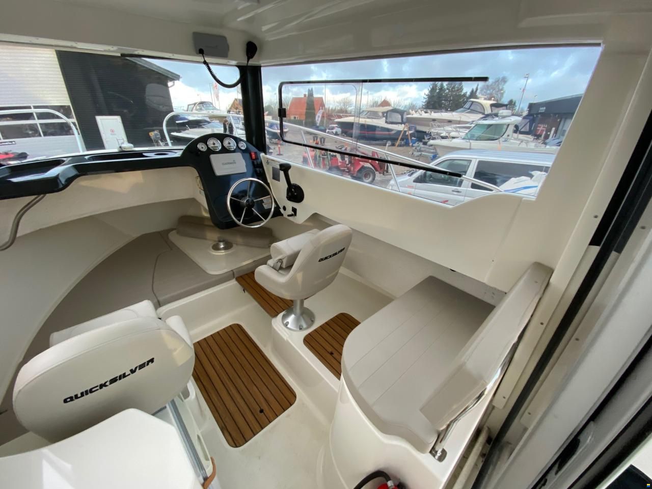 Quicksilver 675 Pilothouse