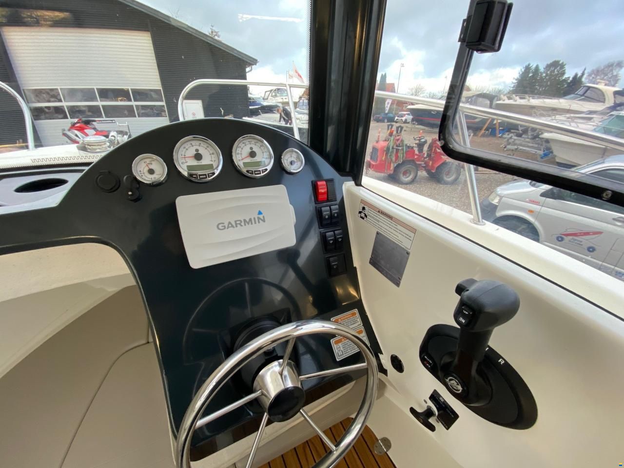 Quicksilver 675 Pilothouse