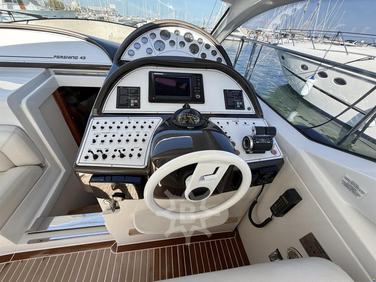 Pershing 43'
