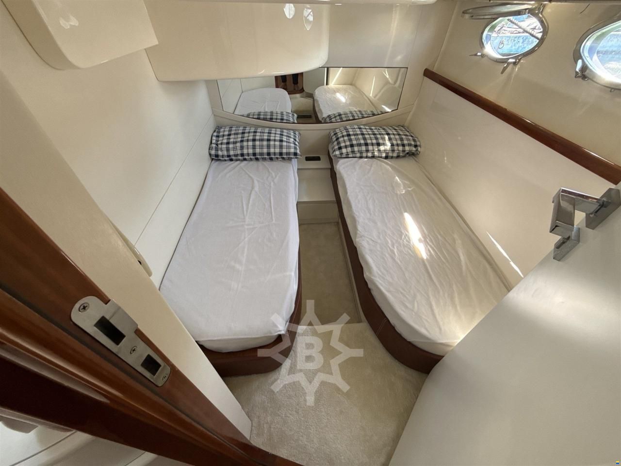 Pershing 43'