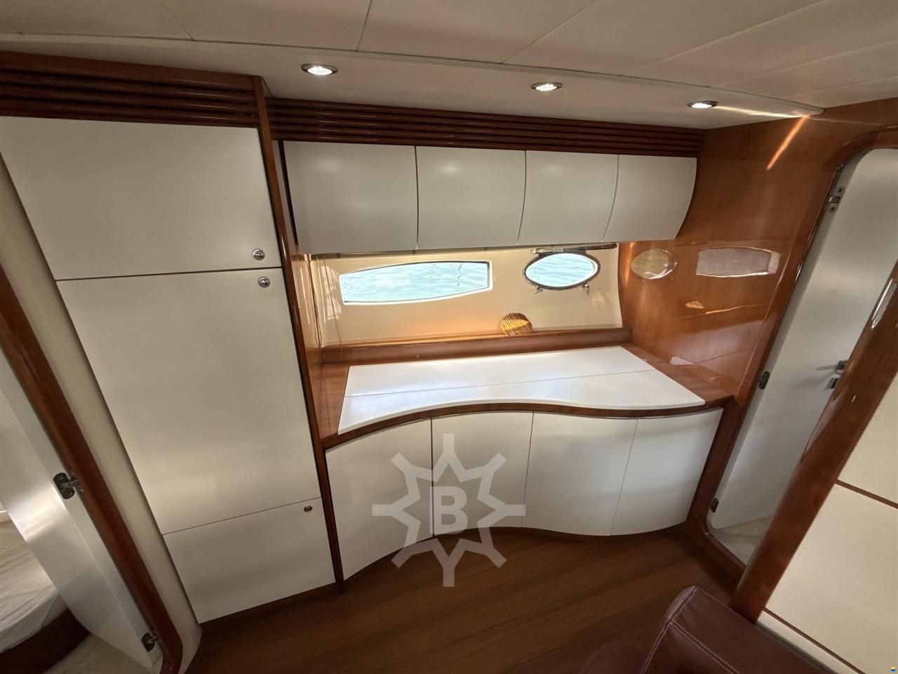 Pershing 43'