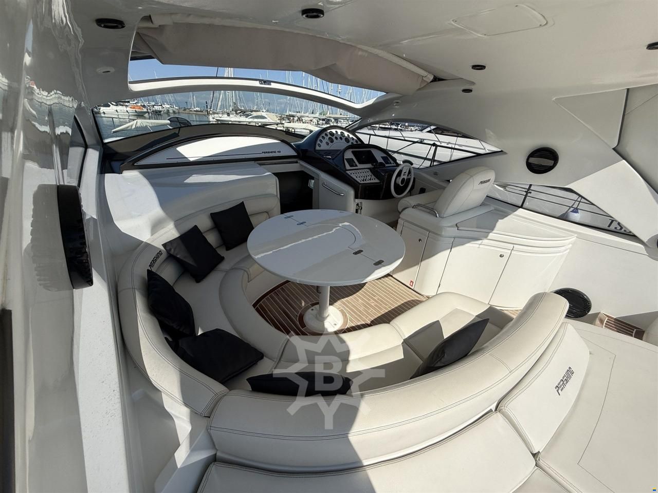 Pershing 43'
