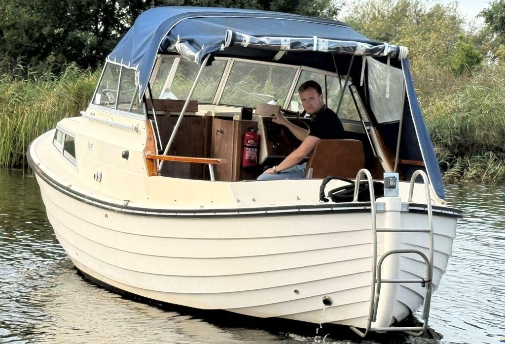 Marex 24 SunCab