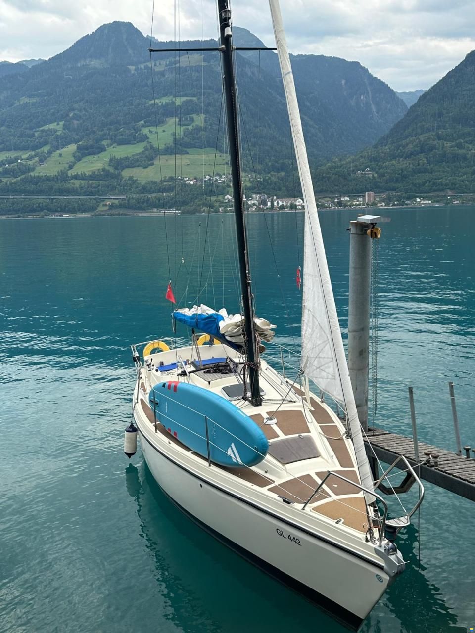 Bavaria 890