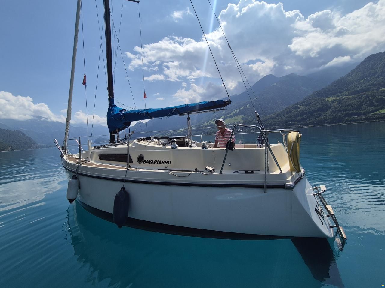 Bavaria 890
