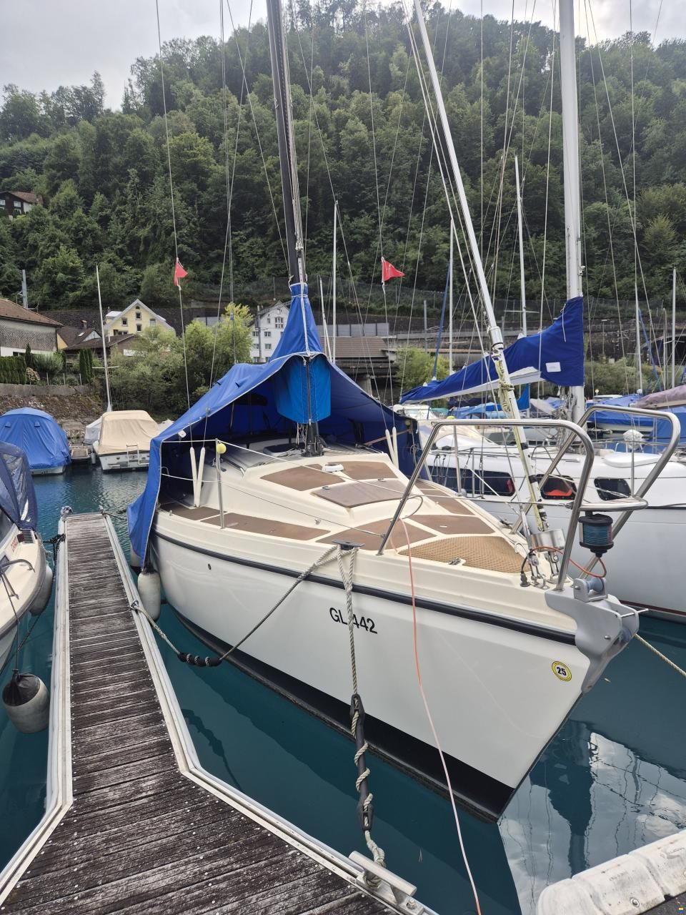Bavaria 890