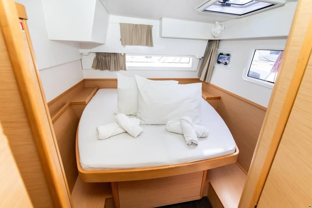 Lagoon 42 A/C