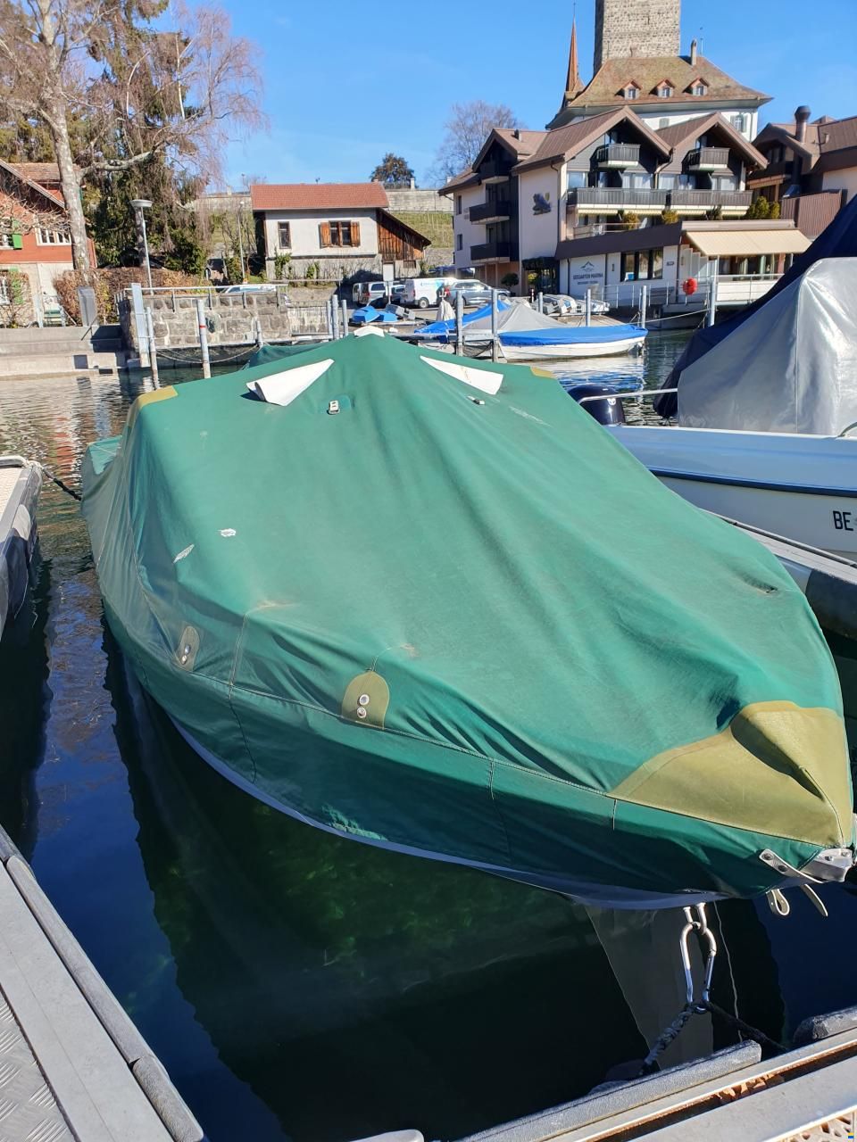 Crestliner Phantom V 186
