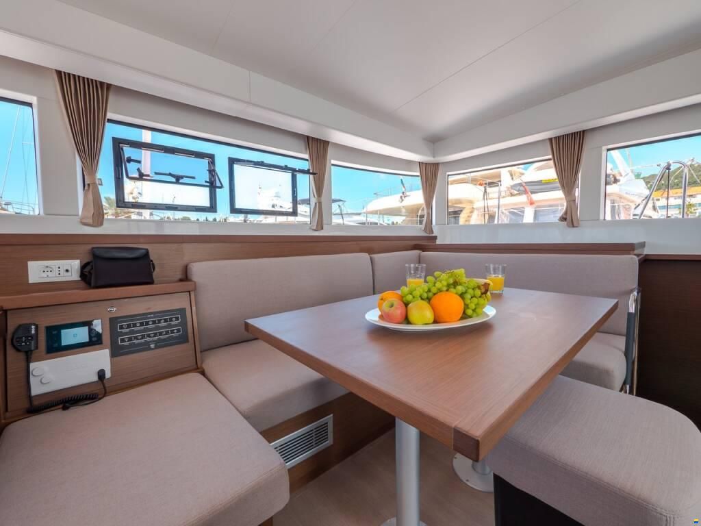 Lagoon 40 A/C