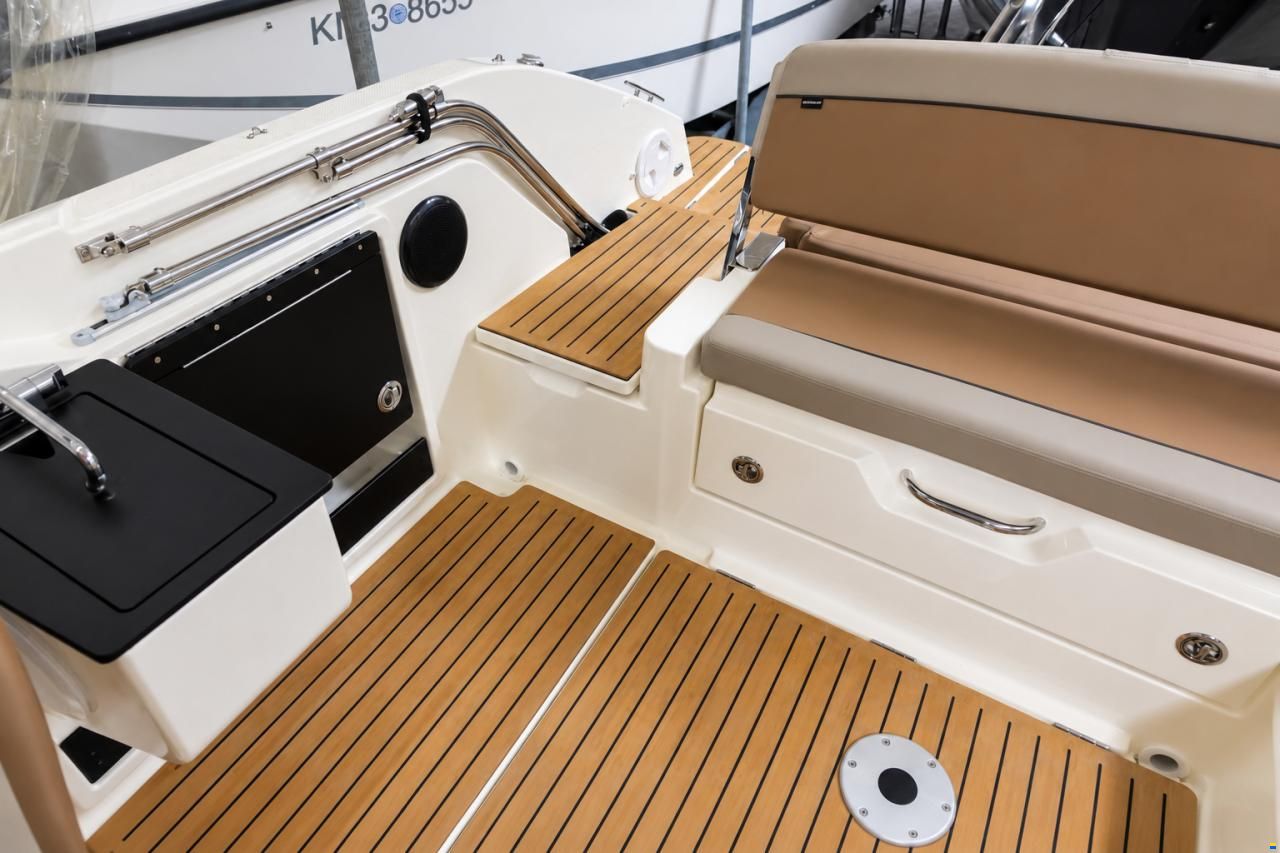 Quicksilver Activ 675 Cruiser inkl. Trailer & Bodens