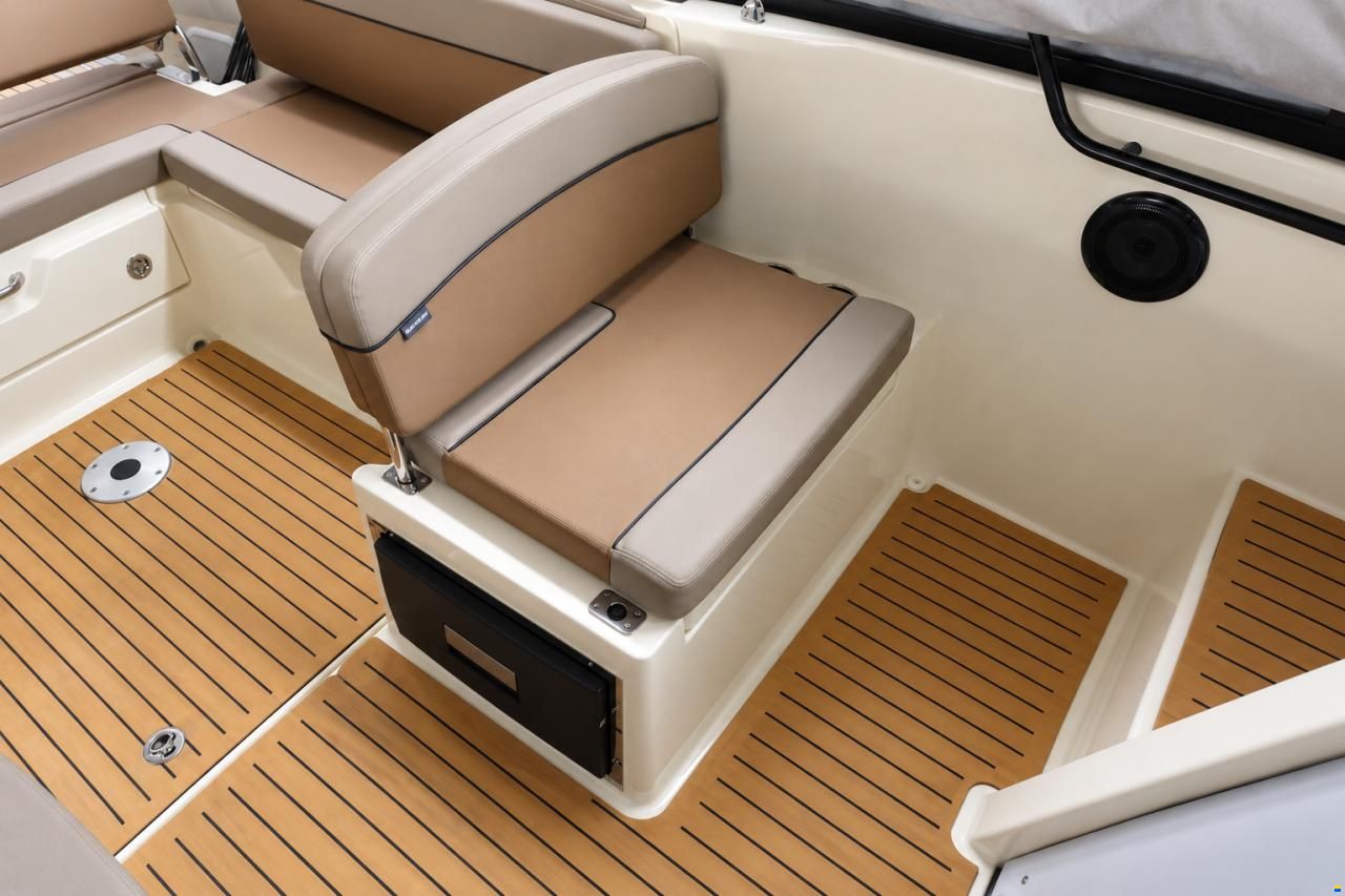 Quicksilver Activ 675 Cruiser inkl. Trailer & Bodens